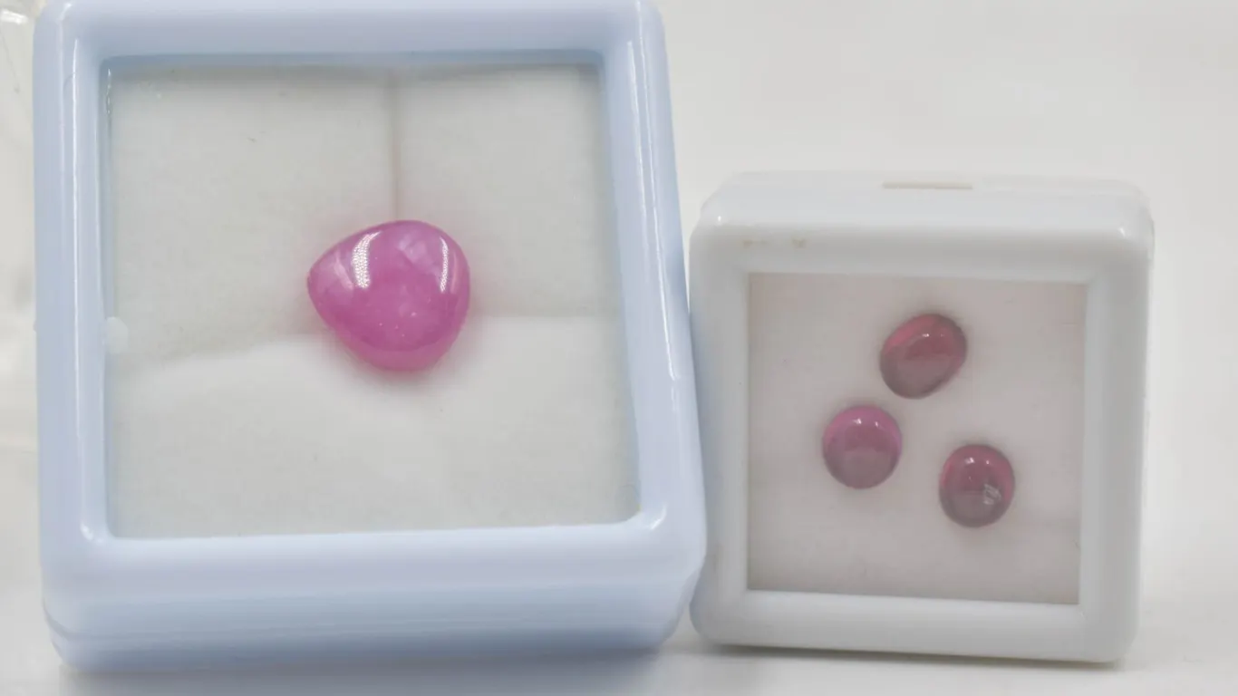 #137- NATURAL RED RUBY 6.97CT PHODOLITE GARNET 3.0