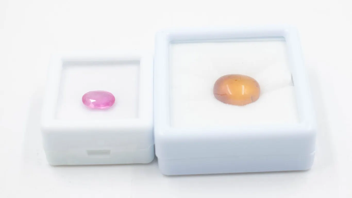 #287-NATURAL YELLOW CHALCEDONY 5.95CT & RUBY