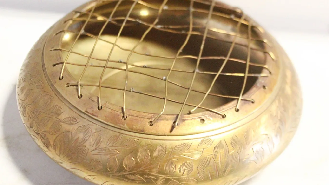 VINTAGE BRASS FLOWER FROG BOWL.