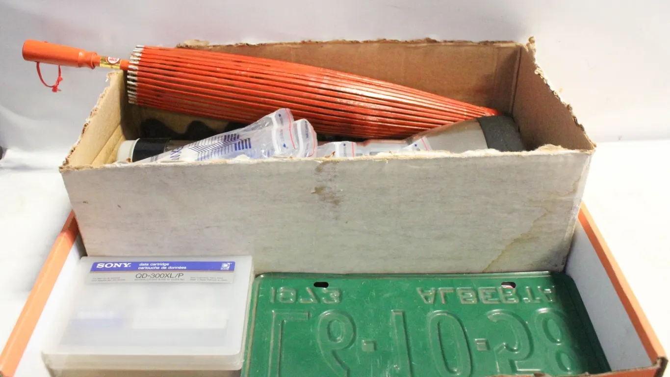 ESTATE FLAT OF COLLECTABLES + MISC ITEMS