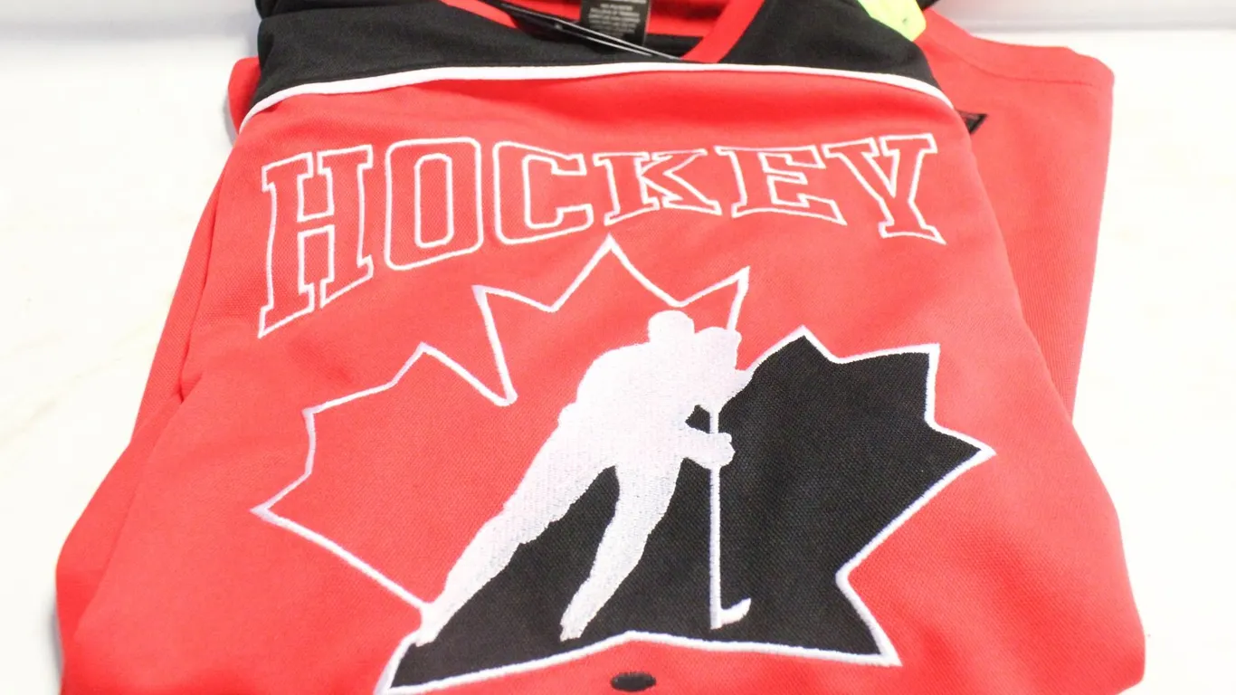 CANADA HOCKEY JERSEY XL NEVER WORN