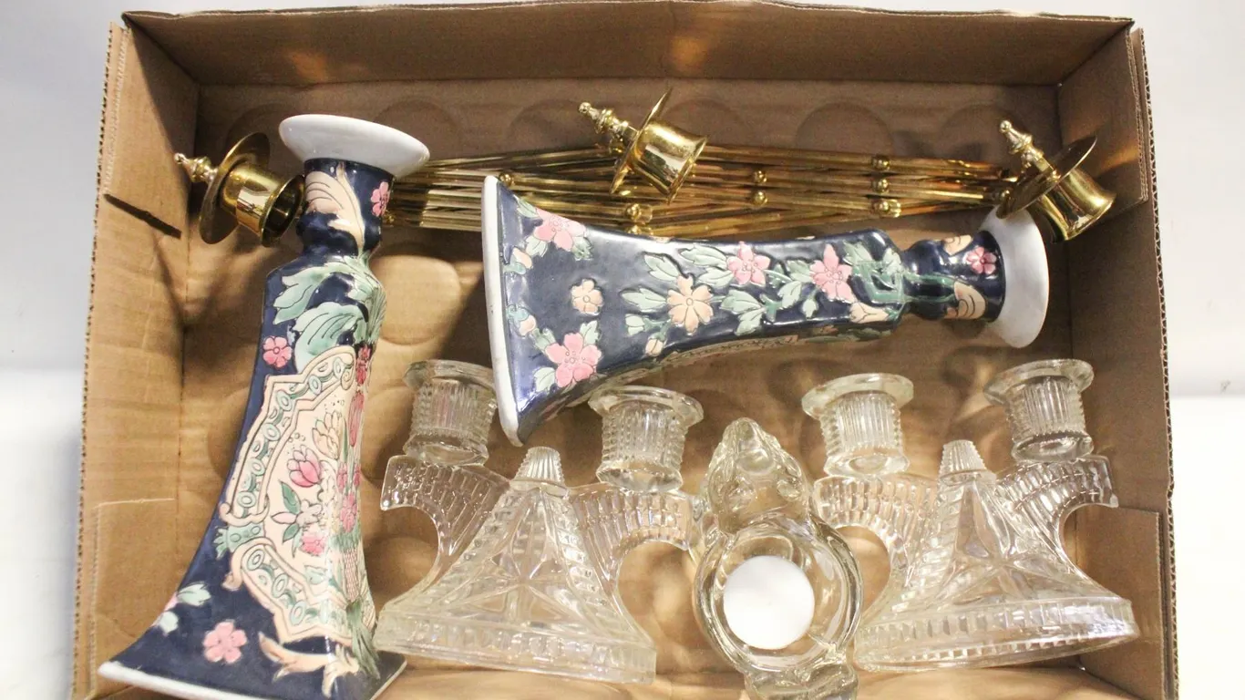 LOT OF CANDLE HOLDERS