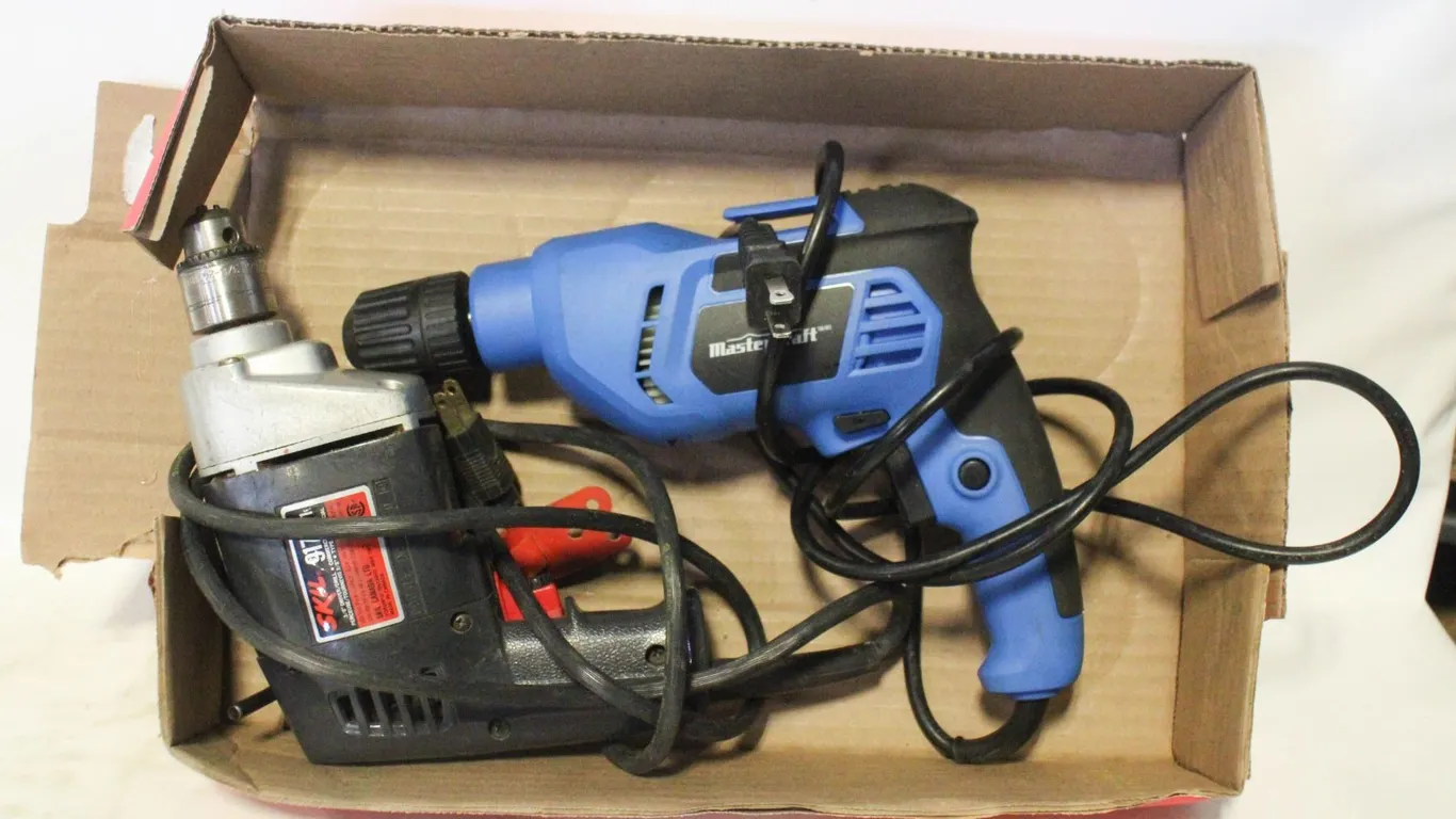 2 CORDED HANDHELD POWER TOOLS SKIL+MASTERCRAFT
