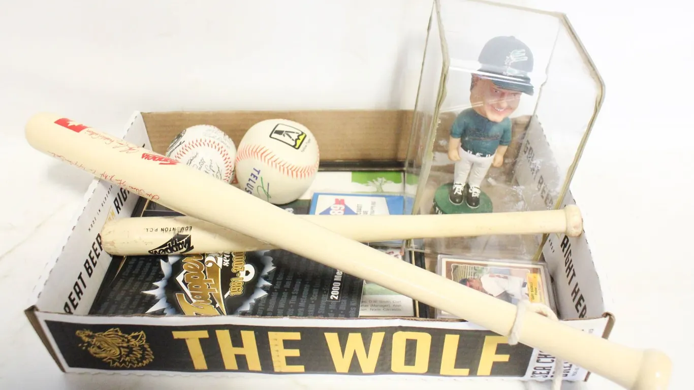 VINTAGE EDMONTON TRAPPERS BASEBALL LOT