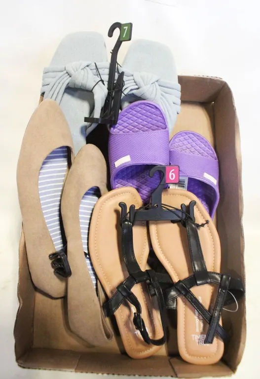 FLAT WITH 4 NEW PAIRS OF WOMEN'S/GIRL'S SHOES