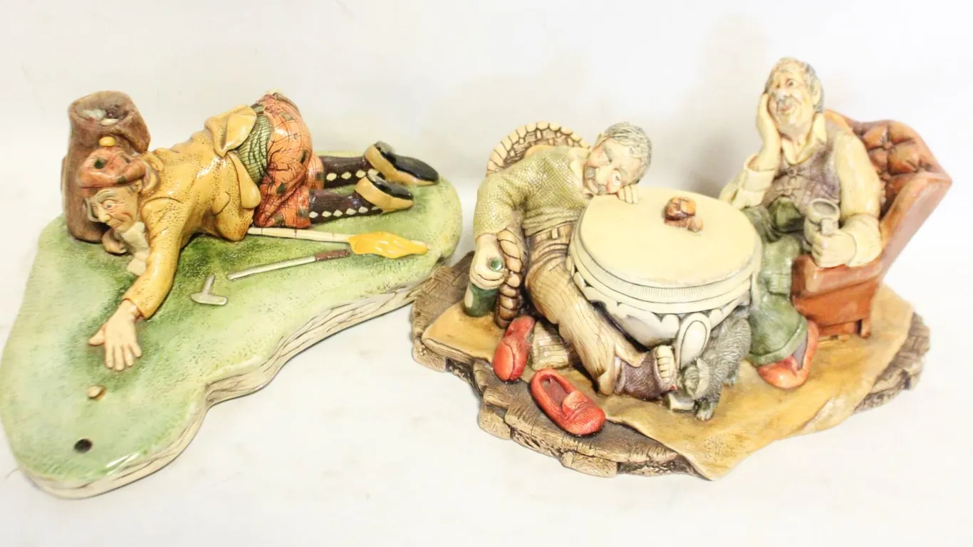 TWO VINTAGE CERAMIC ITEMS