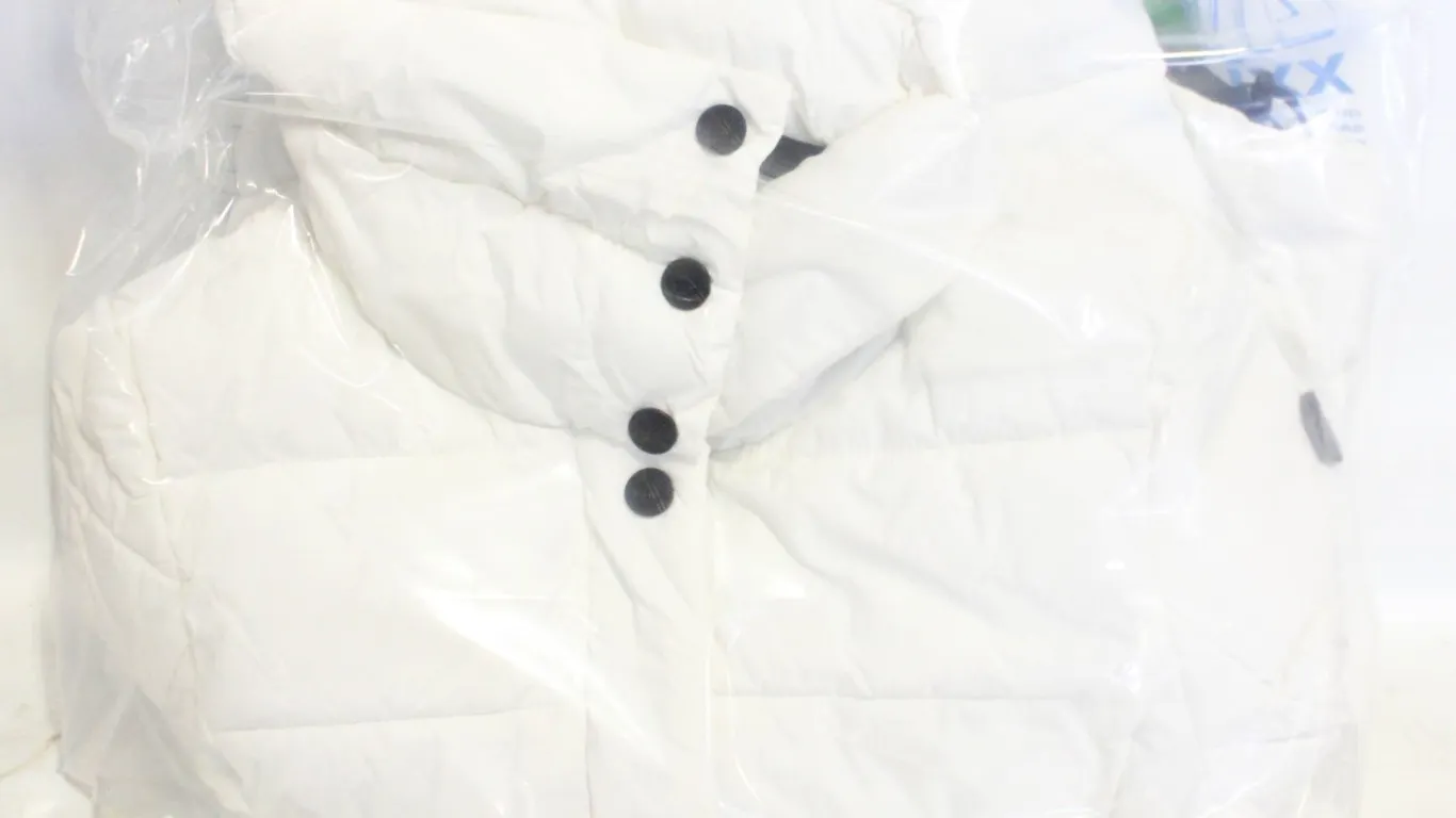 NEW WOMANS WINTER JACKET MEDIUM WITH TAGS WHITE
