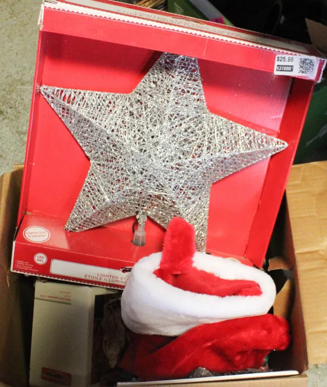 LOT OF CHRISTMAS ITEMS