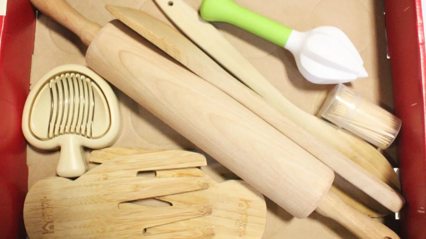 BEAR CLAWS PLUS OTHER WOODEN