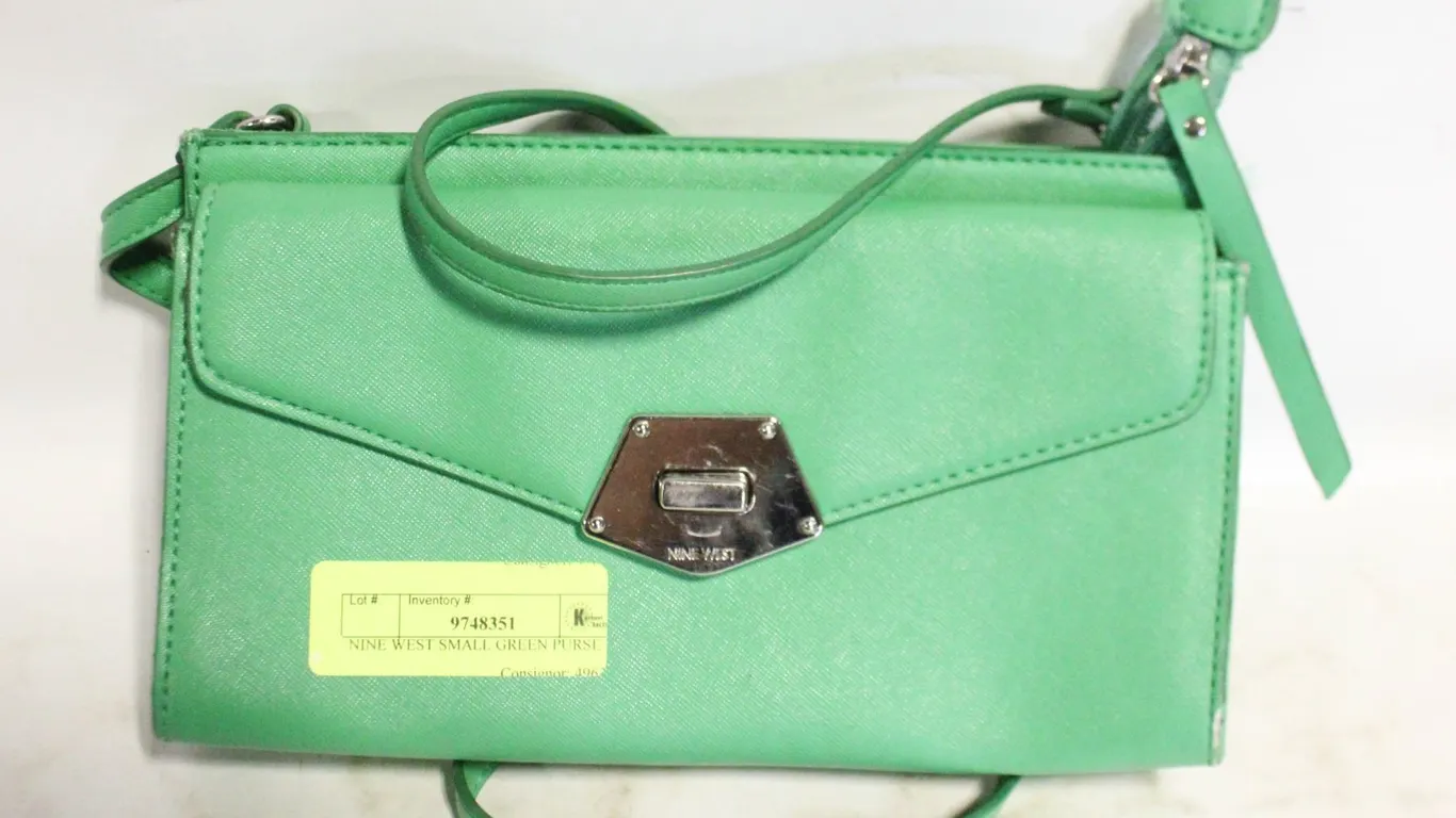 NINE WEST SMALL GREEN PURSE
