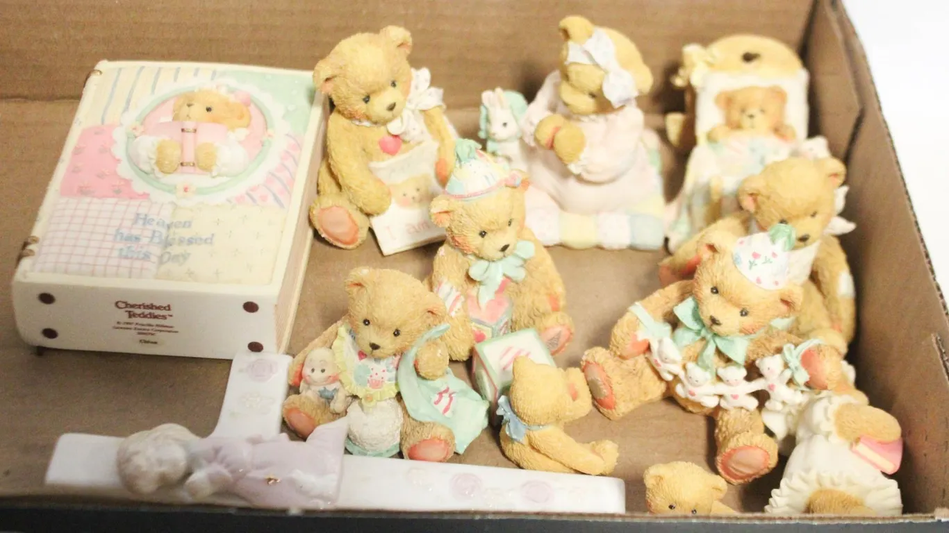 VINTAGE CHERISED TEDDY BEARS COLLECTORS