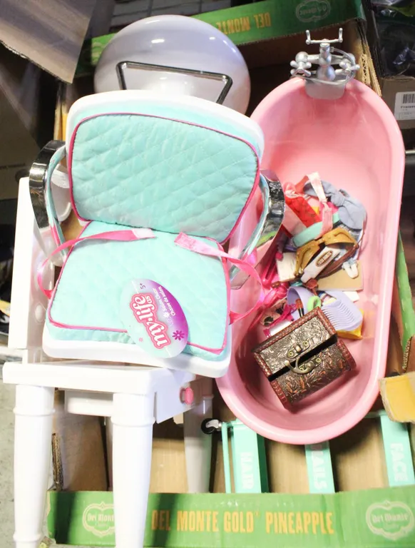 MY LIFE SALON CHAIR WITH VANITY/RACK/