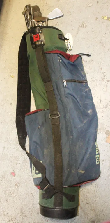 GOLF CLUBS IN BAG
