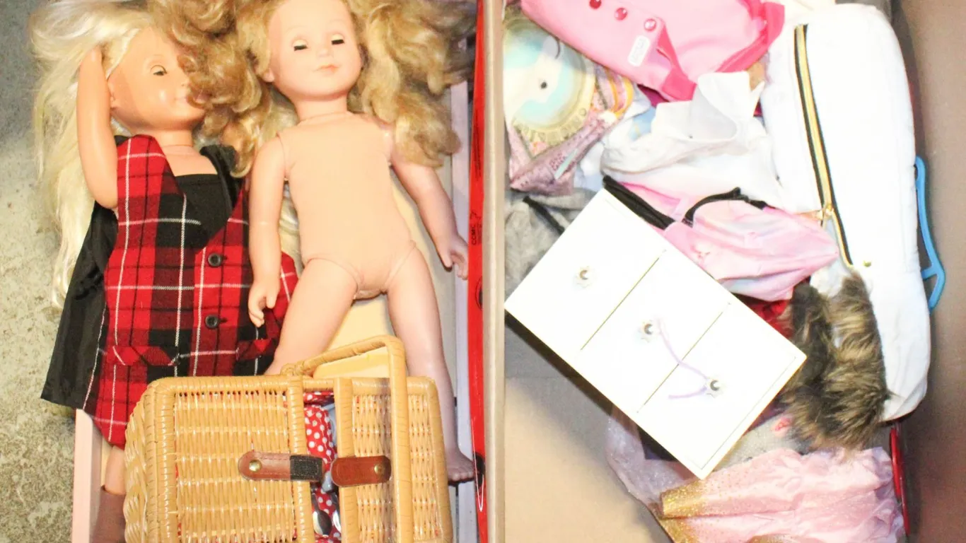 1990S 18" BATTAT DOLL WITH BED AND