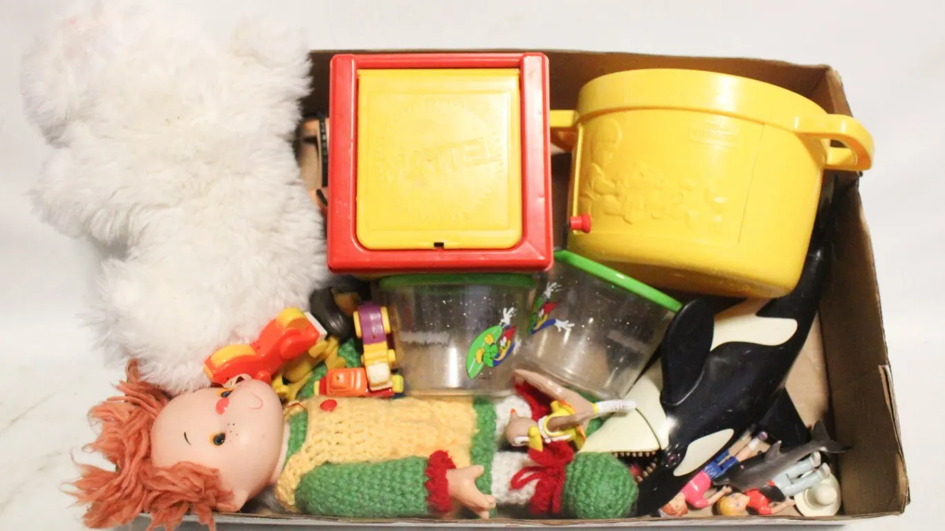 ESTATE VINTAGE COLLECTABLES ASSORTED