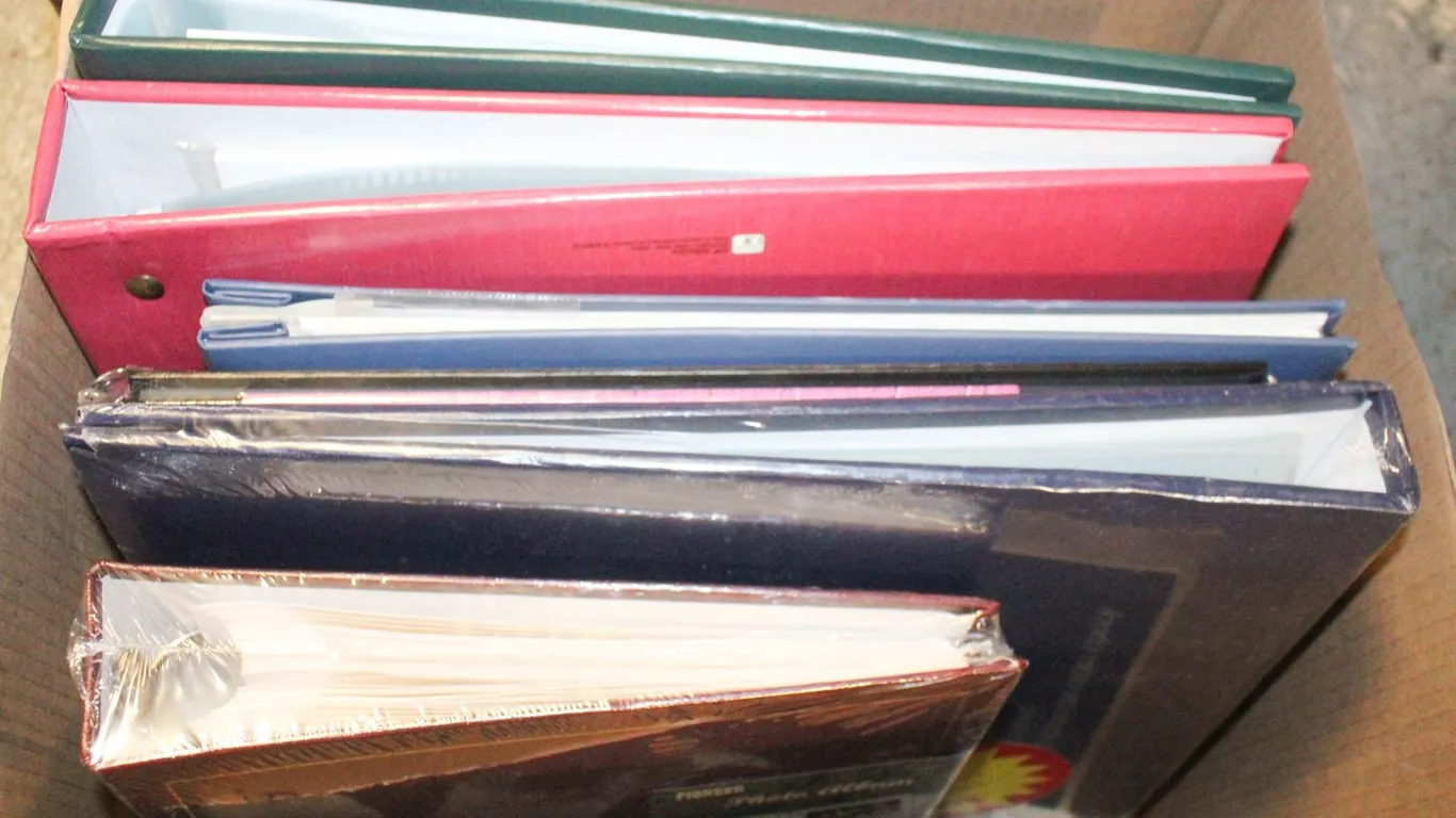 LOT OF SCRAP BOOKING SUPPLIES AND BINDERS