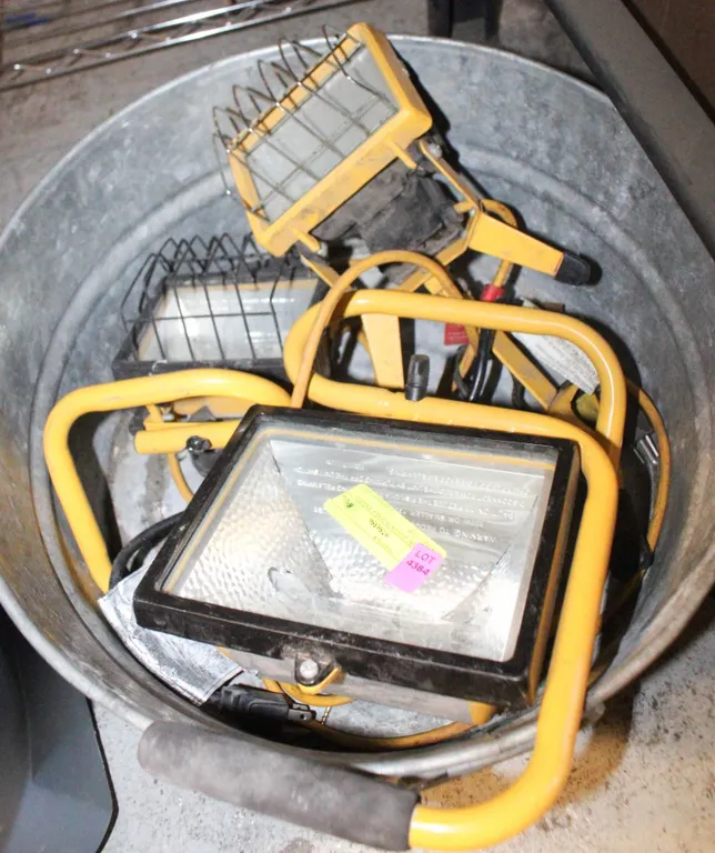 3 WORKLIGHTS IN GALVANIZED STEEL TUB