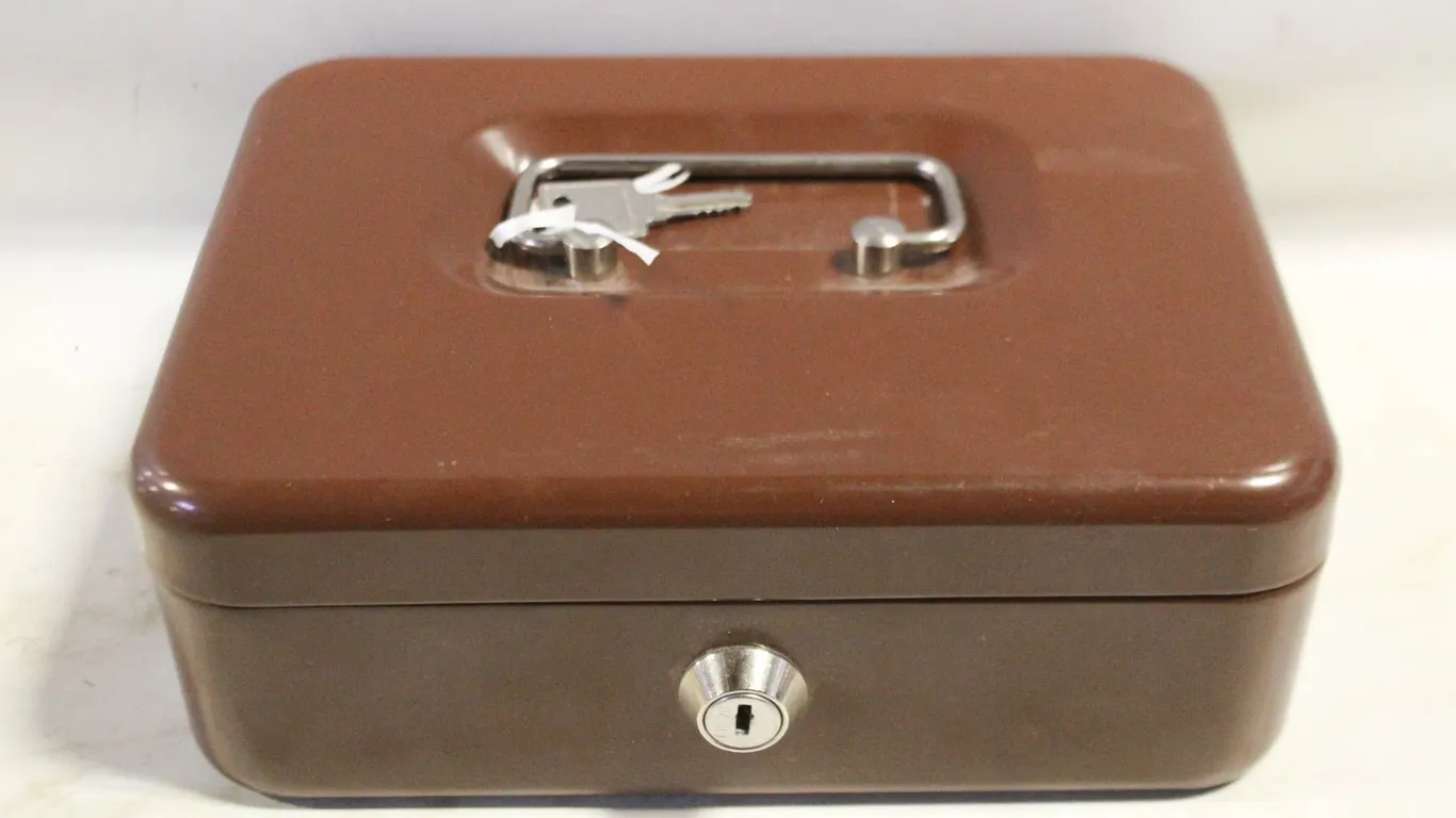 METAL SECURITY BOX WITH KEY