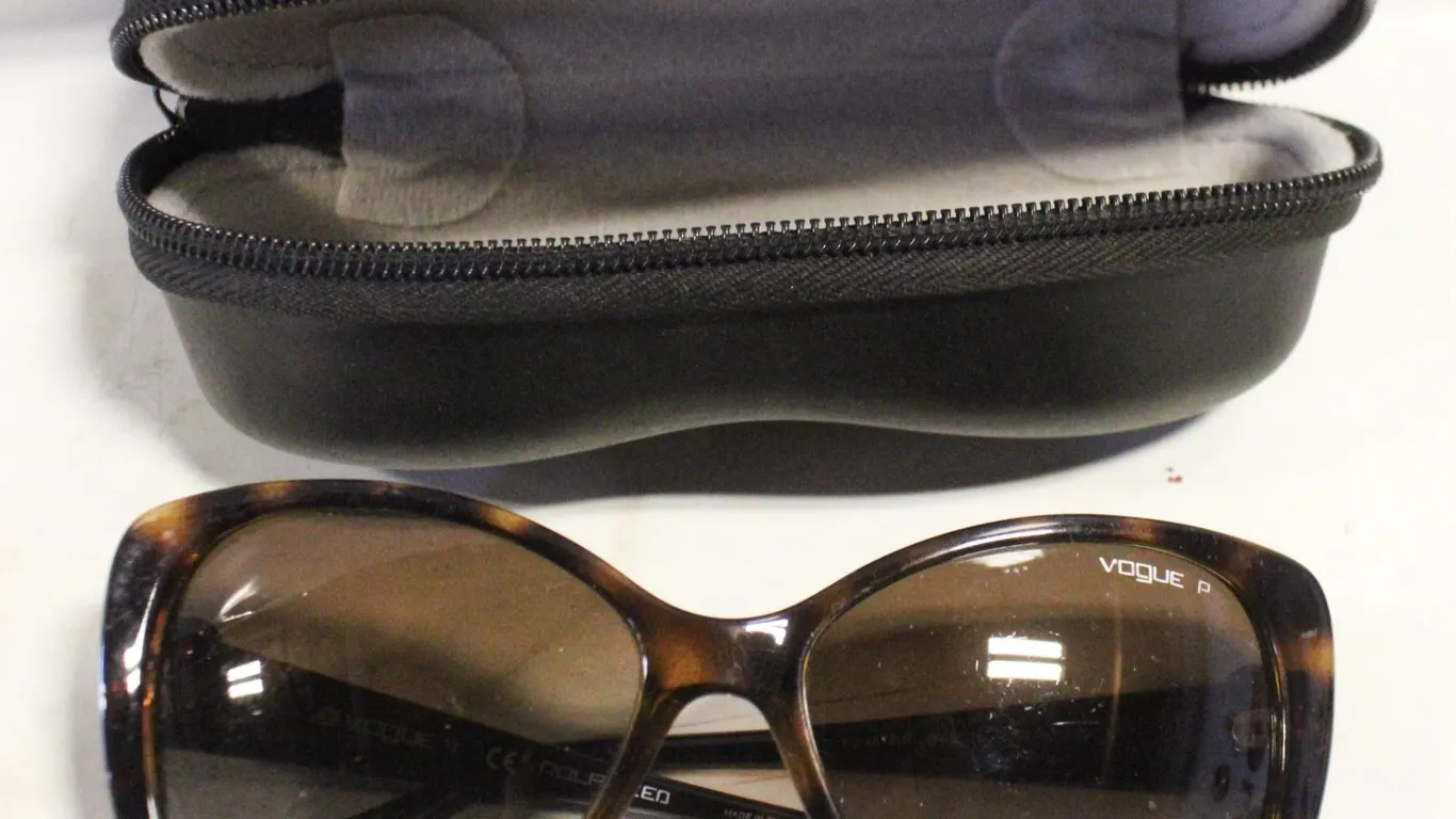 VOGUE POLARIZED VO 2819-S SUNGLASSES &