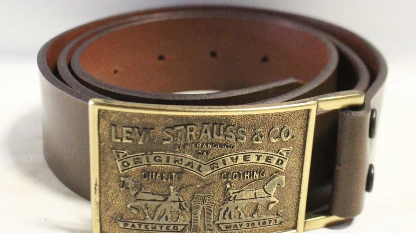 LEVI STRAUSS & CO. BROWN LEATHER BELT