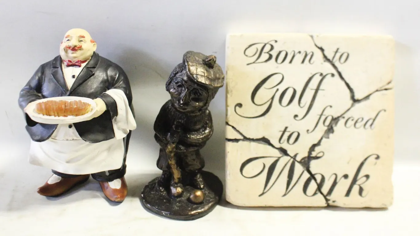 THREE VINTAGE CERAMIC ITEMS