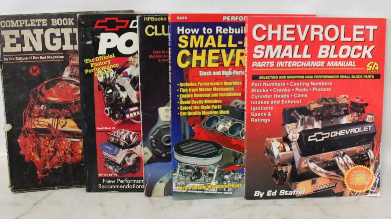 5 MUSCLE CAR ENGINE BOOKS