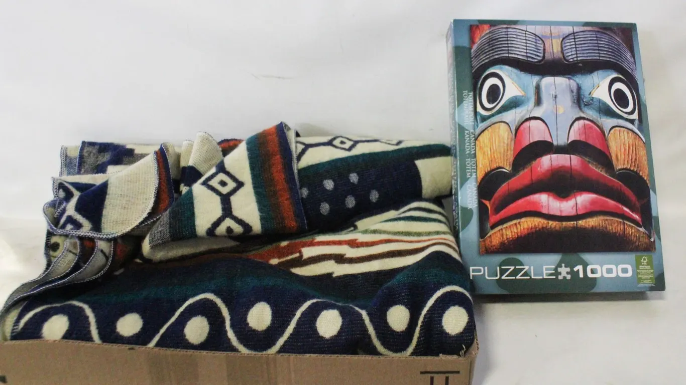 ESTATE HAIDA NAVAJO BLANKET FULL SIZE +
