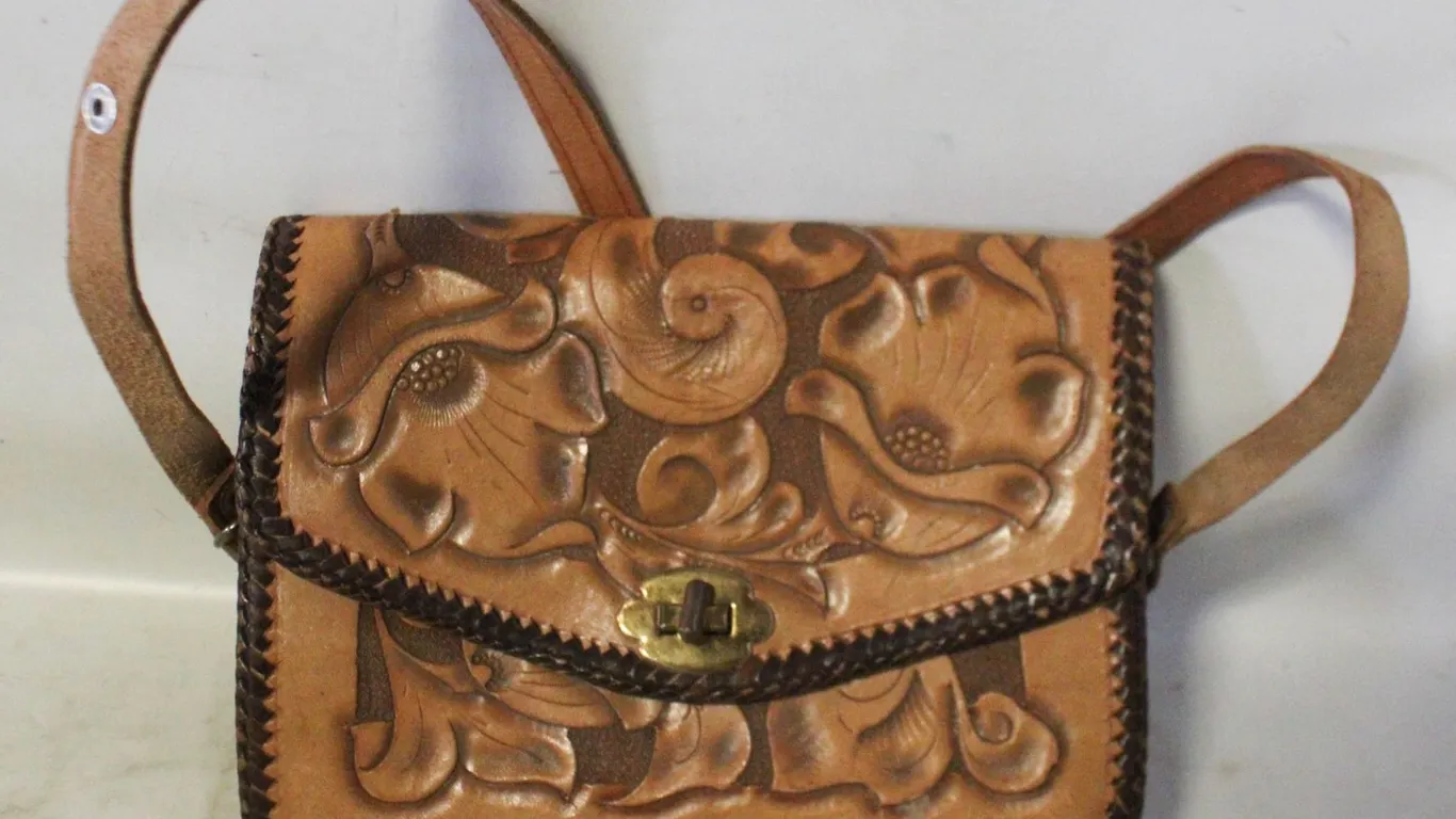 ESTATE GENUINE LEATHER TOOLED WESTERN