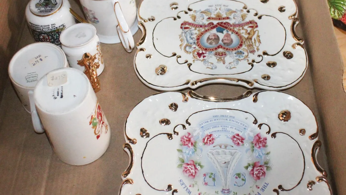 ESTATE ROYAL FAMILY COLLECTABLE