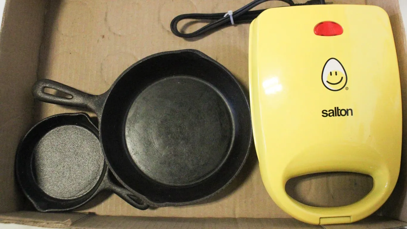 SALTON GRILLED CHEESE PRESS MAKER +