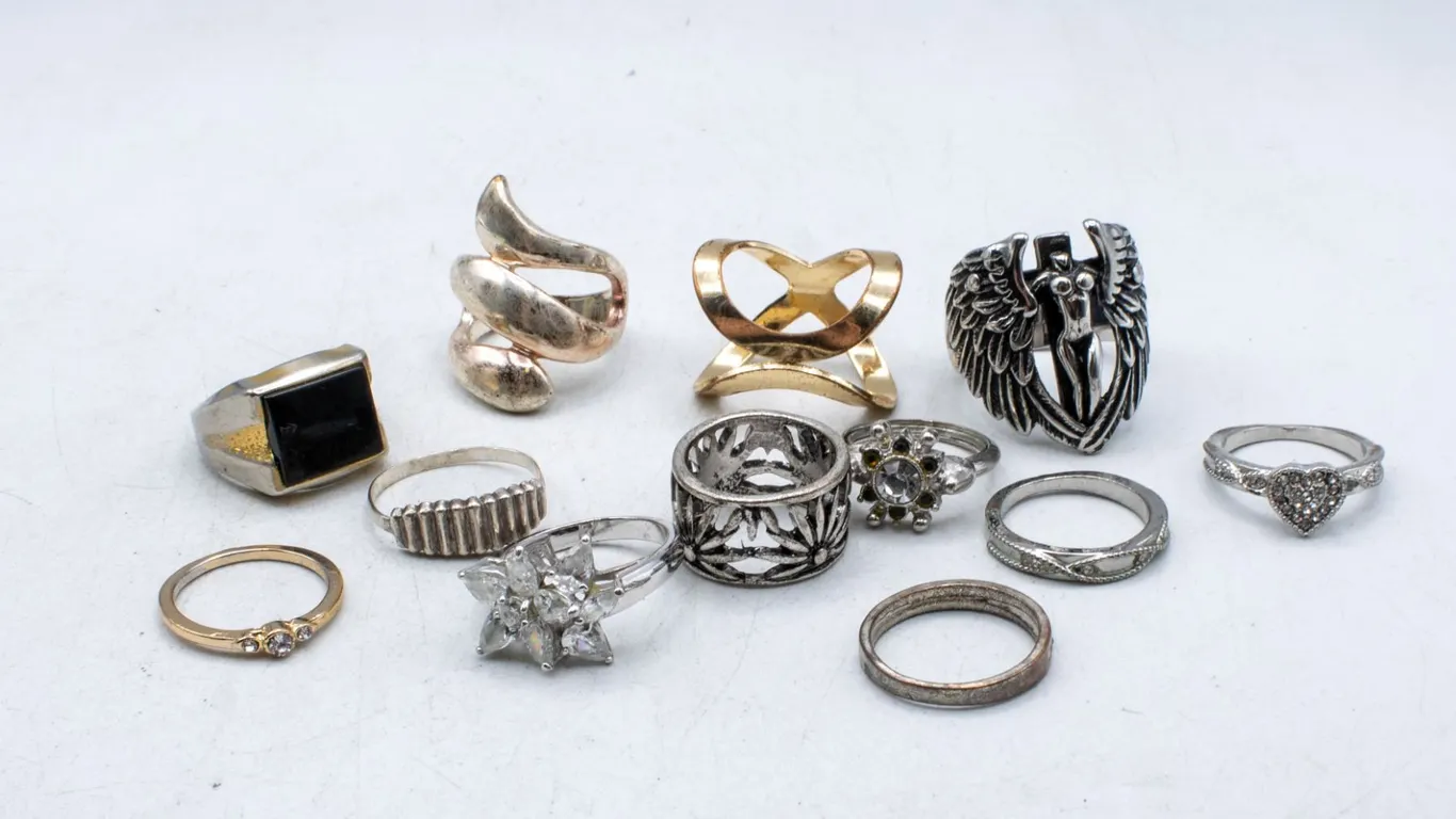 LOT OF ASSTD ESTATE RINGS