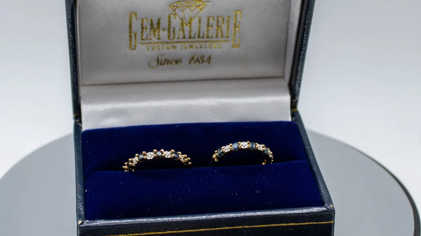 10K YELLOW GOLD HOOP EARRINGS WITH 10 BRILLIANT