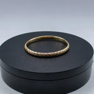 RADIANT 10K YELLOW GOLD HOLLOW DOMED HINGED BANGLE