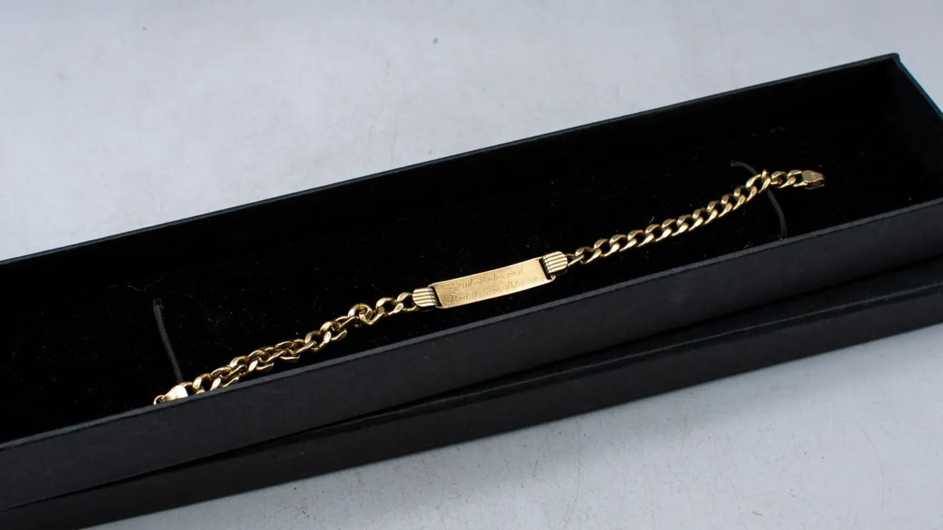 10K GOLD HIGH POLISH VALENTINES BRACELET 8" LONG