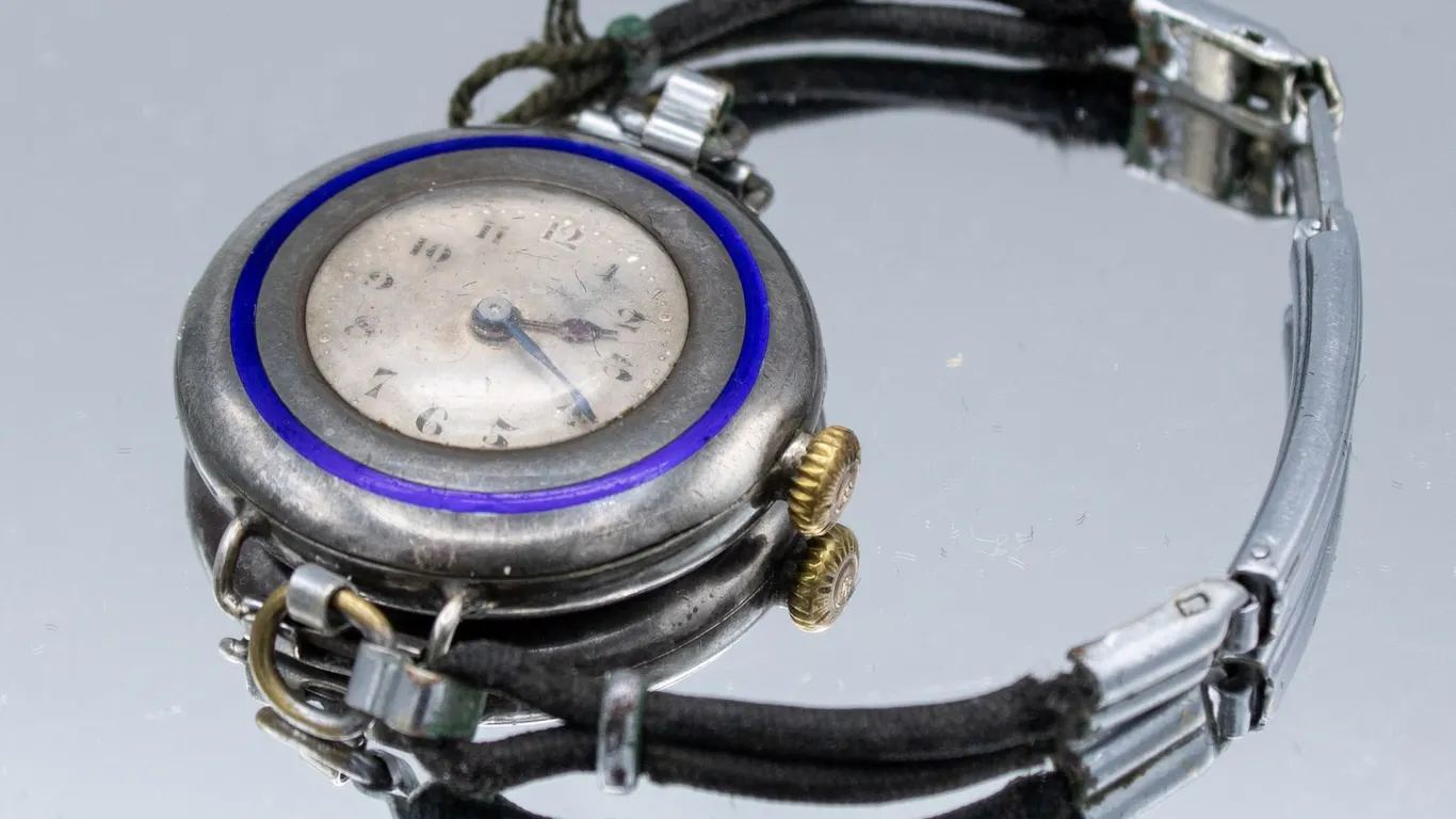 ANTIQUE 925 SILVER ROLEX WOMANS WRISTLET WATCH