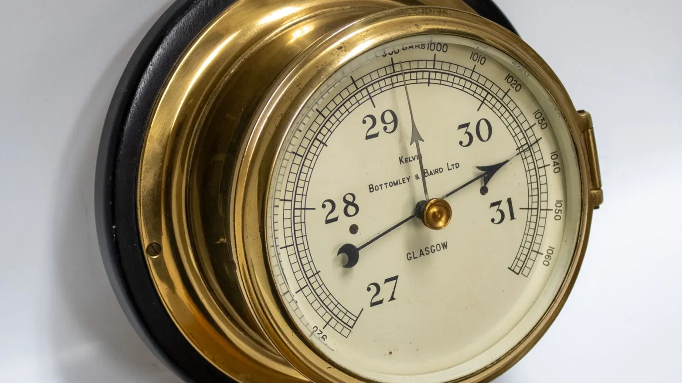 VINTAGE KELVIN BOTTOMLEY NAUTICAL SHIP BAROMETER