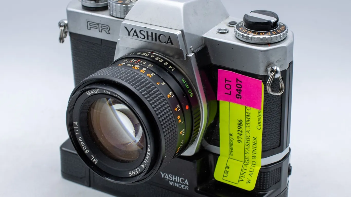 VINTAGE YASHICA 35MM CAMERA W AUTO WINDER