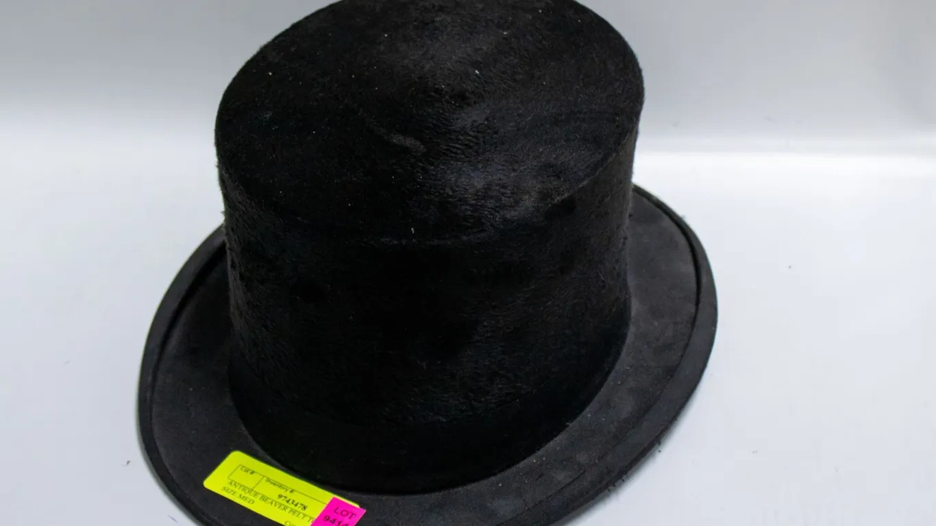 ANTIQUE BEAVER PELT TOP HAT SIZE MED