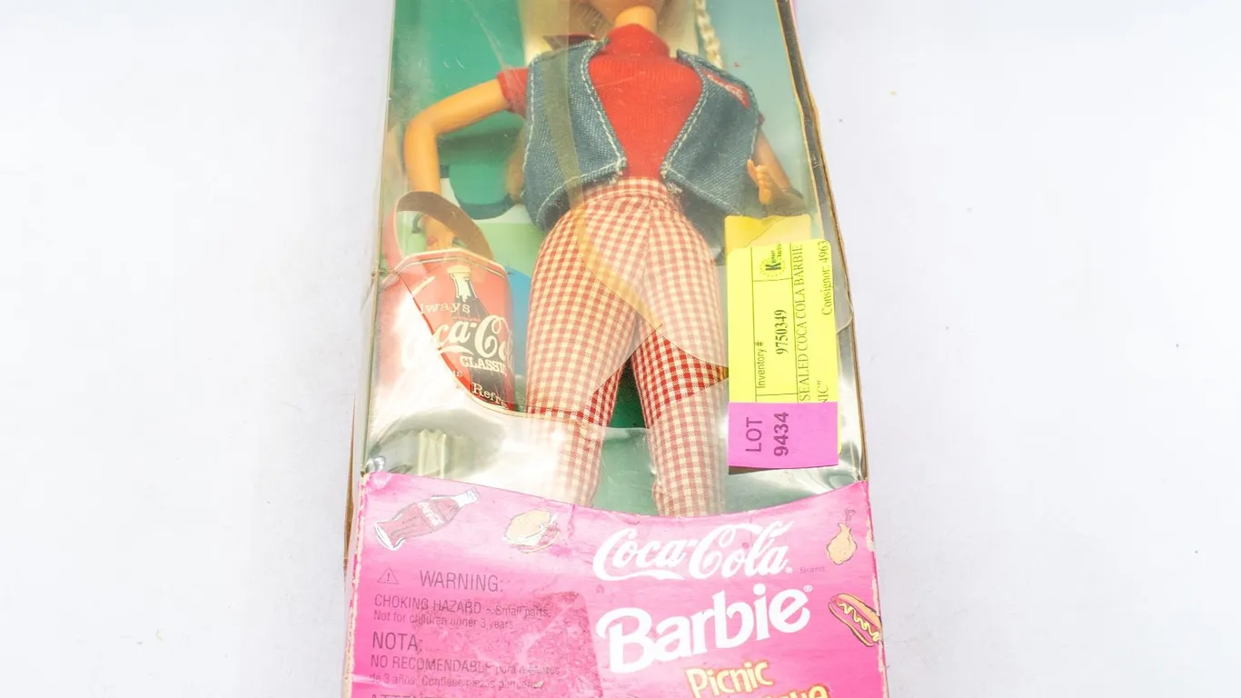 NEW SEALED COCA COLA BARBIE "PICNIC"