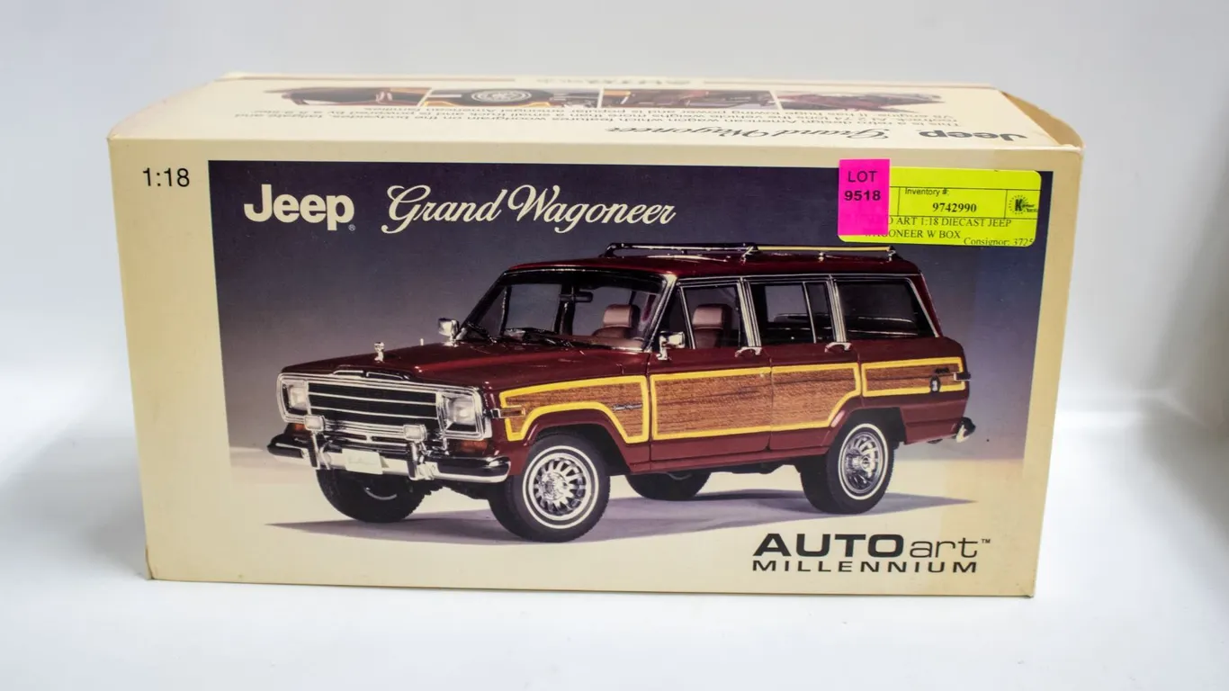 AUTO ART 1:18 DIECAST JEEP WAGONEER W BOX