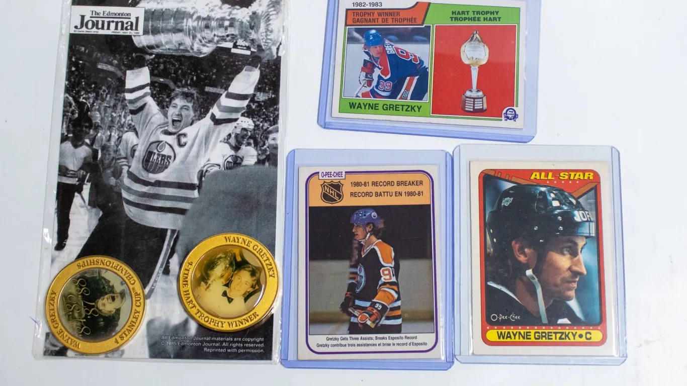 VINTAGE WAYNE GRETZKY CARDS & TOKEN COINS
