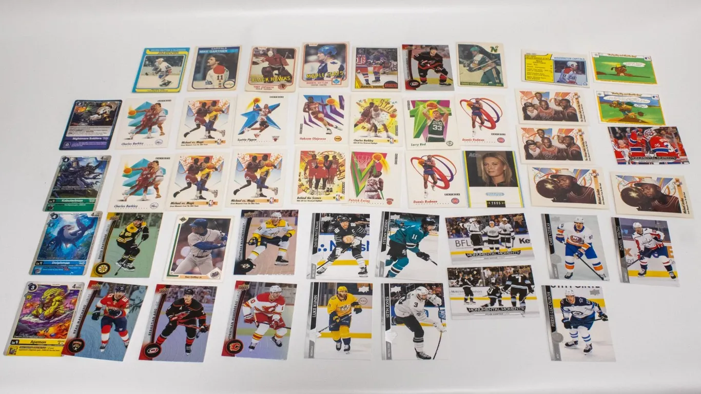 VINTAGE STAR SPORTS CARD LOT ASSTD