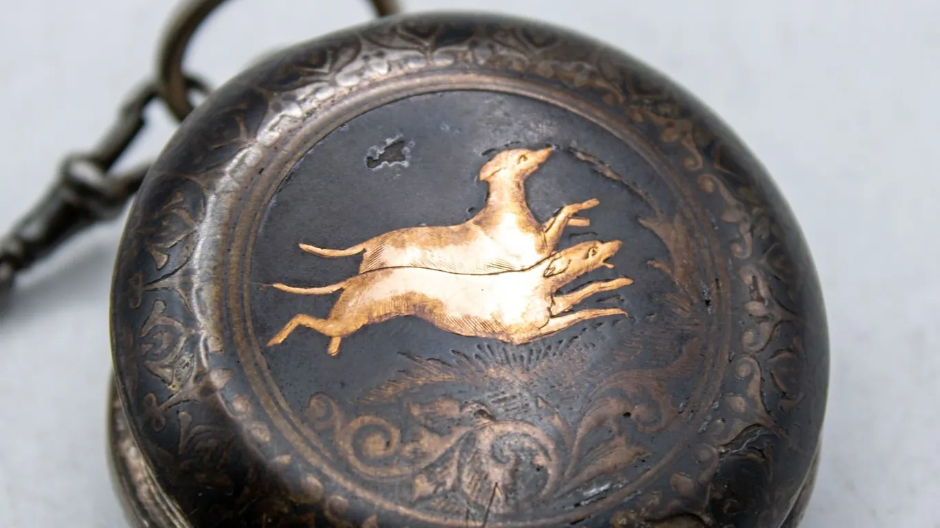 ANTIQUE SILVER HUNTING POCKET WATCH