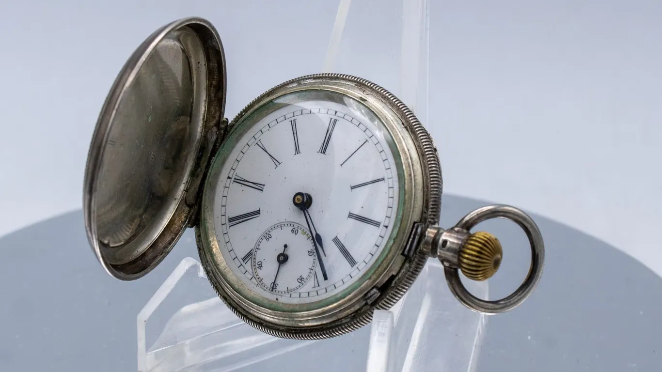ANTIQUE SILVER HUNTER POCKET WATCH AS IS