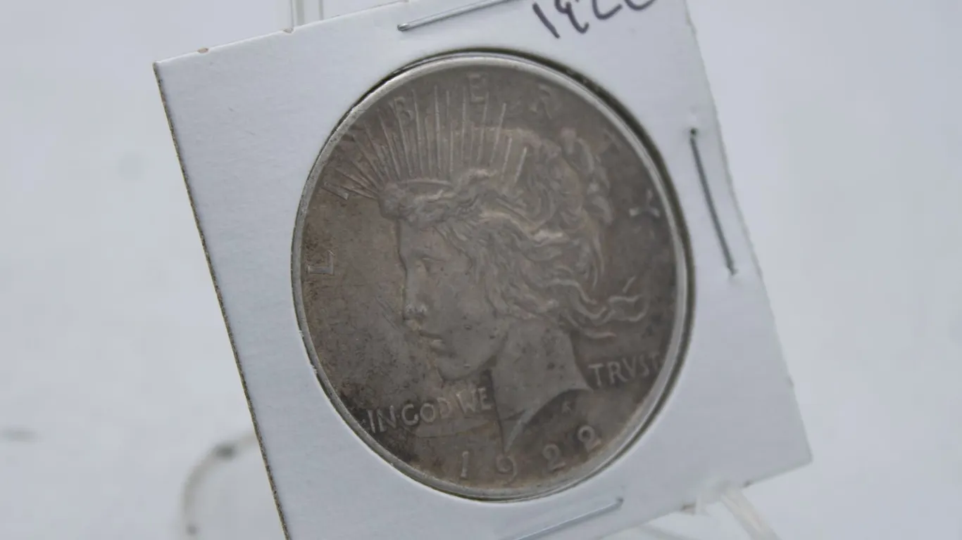 1922 US SILVER PEACE DOLLAR COIN