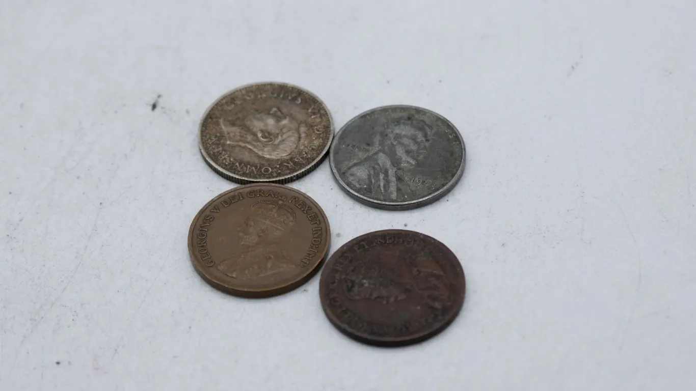 LOT 4 VINTAGE COINS ASSTD