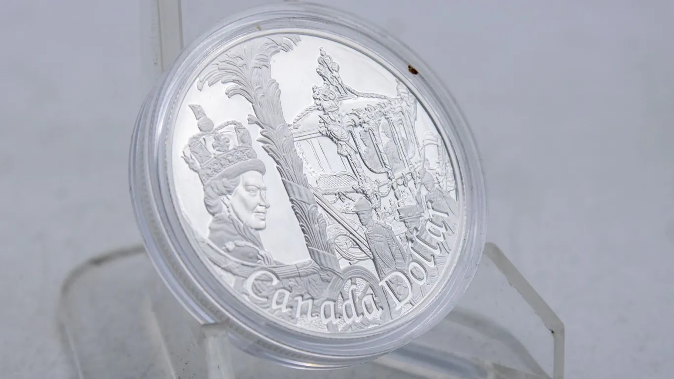 2002 SILVER PROOF CANADA DOLLAR IN CASE