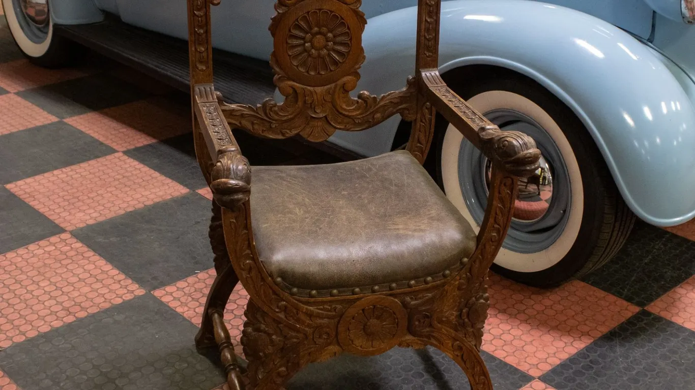 ANTIQUE ORANTE FULLY CARVED DOLPHIN HEAD ARMCHAIR