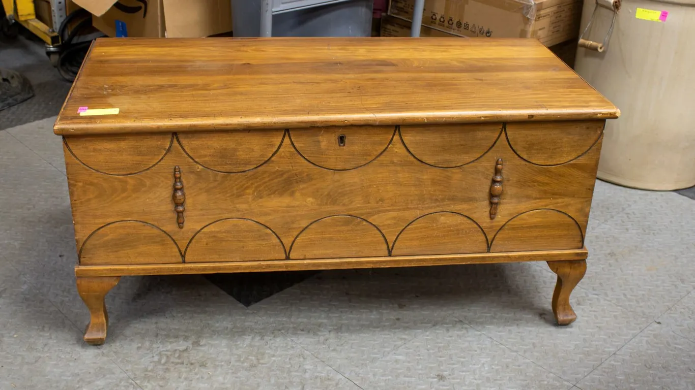CEDAR BLANKET CHEST WITH SKELETON KEY, MID-20TH