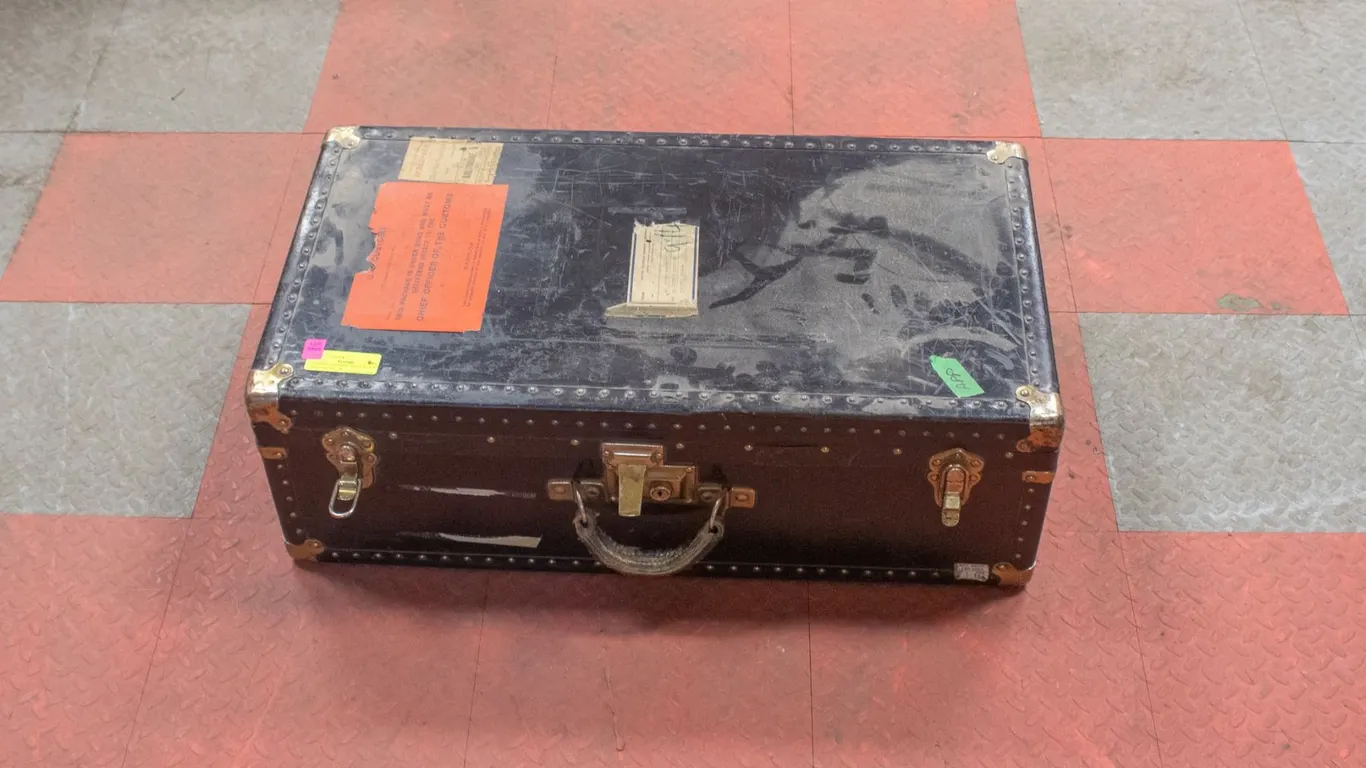 VINTAGE STEAMER TRUNK BLACK STUDDED TRUNK